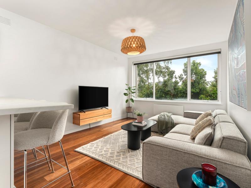 Quiet Renovated Apartment in Boutique Block of Only 9