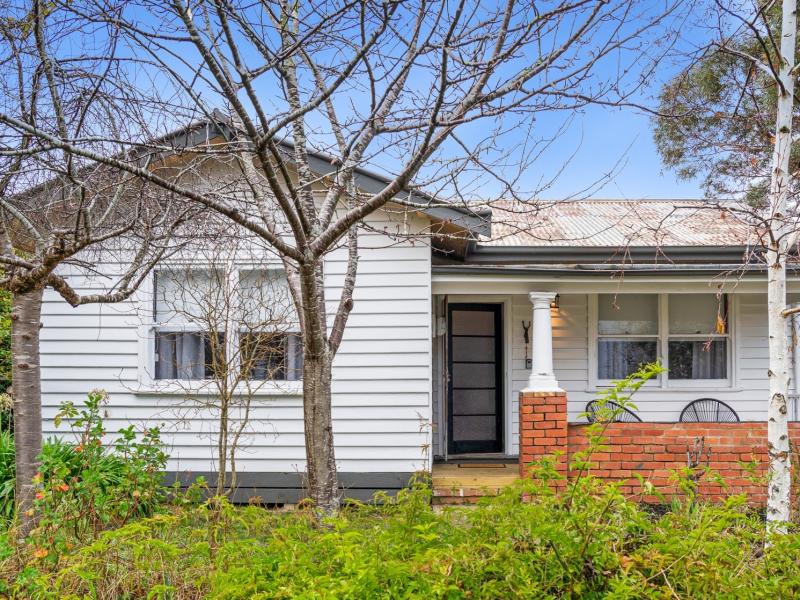 3 Bedroom Home Close to Town Centre