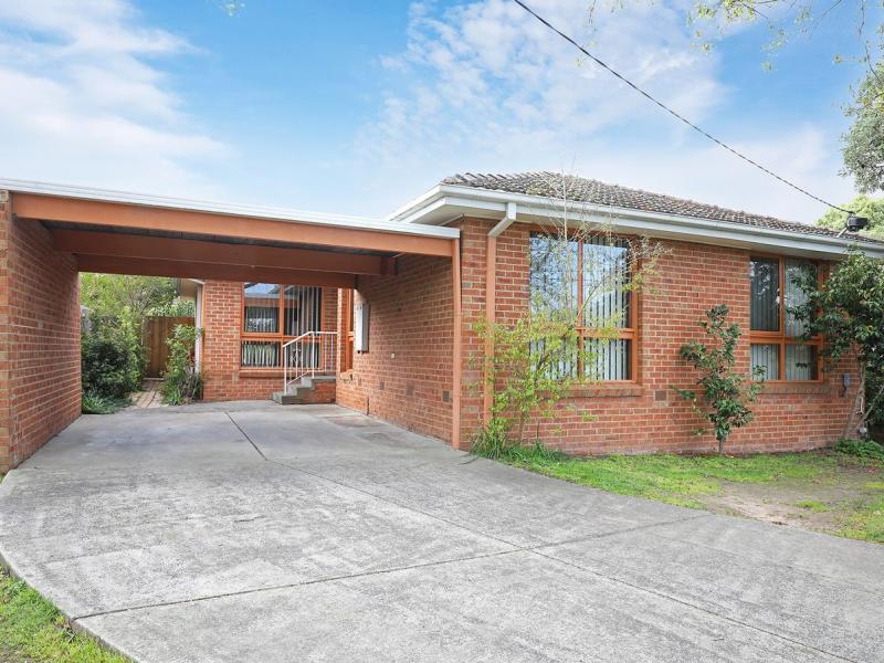 Your Tranquil Family Home that is Minutes Away from Everything!