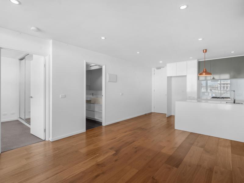 Designer Living In An Unbeatable Location