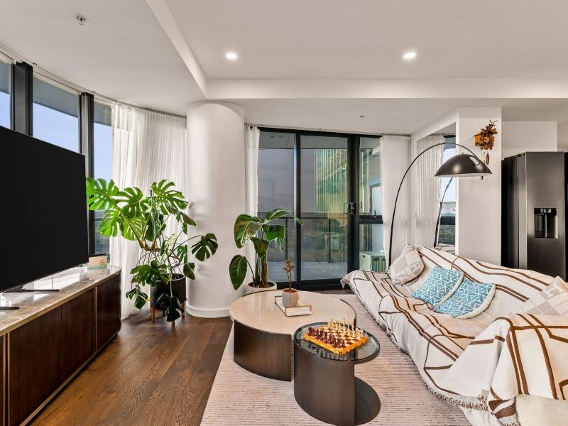 Luxury Sky-High Living with Panoramic Melbourne Views