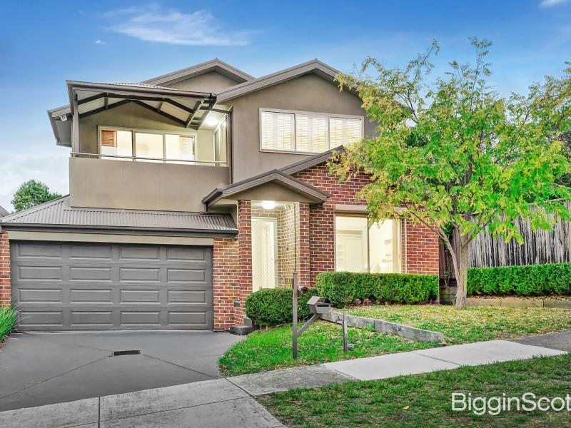Immaculate 4 Bedroom Townhouse in Prime Glen Waverley Location