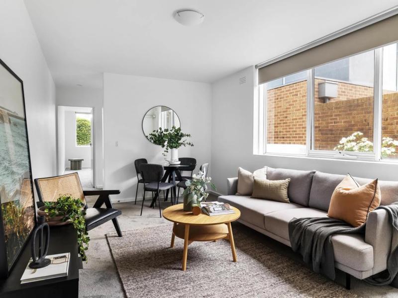 Stylish And Light Filled Ground-Floor Apartment in the Heart of Richmond