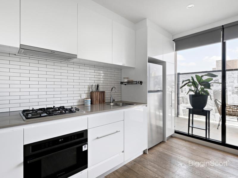 STYLISH ONE-BEDROOM APARTMENT IN THE HEART OF RICHMOND