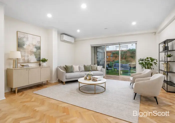 14 Holmes Way, Glen Waverley, VIC, Glen Waverley - Thumbnail 3