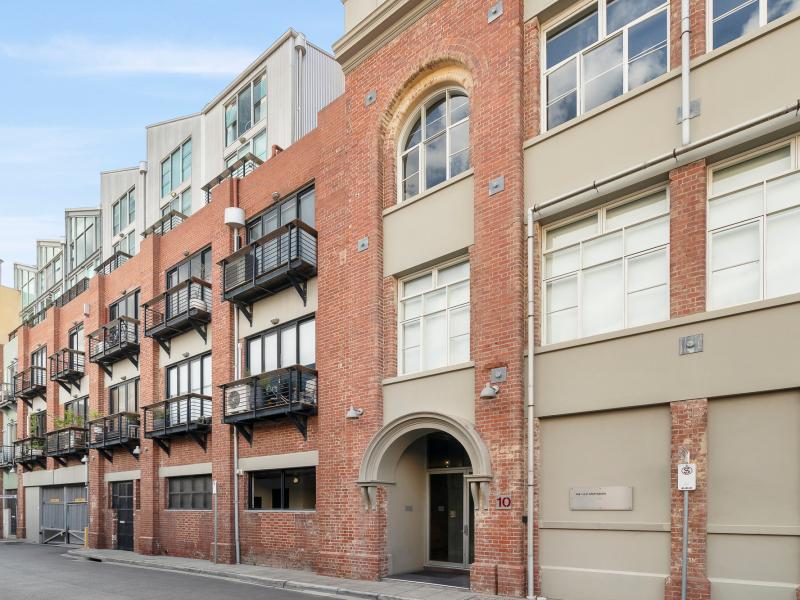 Warehouse Charm Meets Modern Comfort with 3 Courtyards