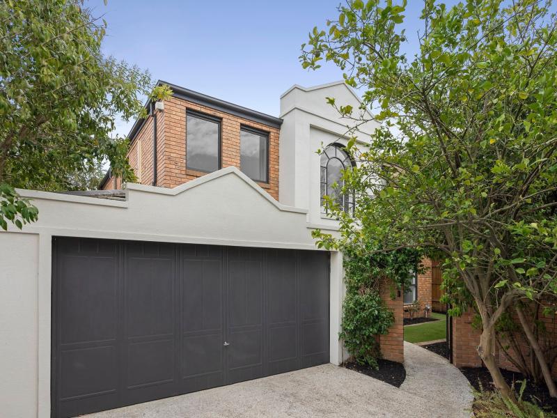 Private & Spacious Family Living in Prime Elsternwick Location