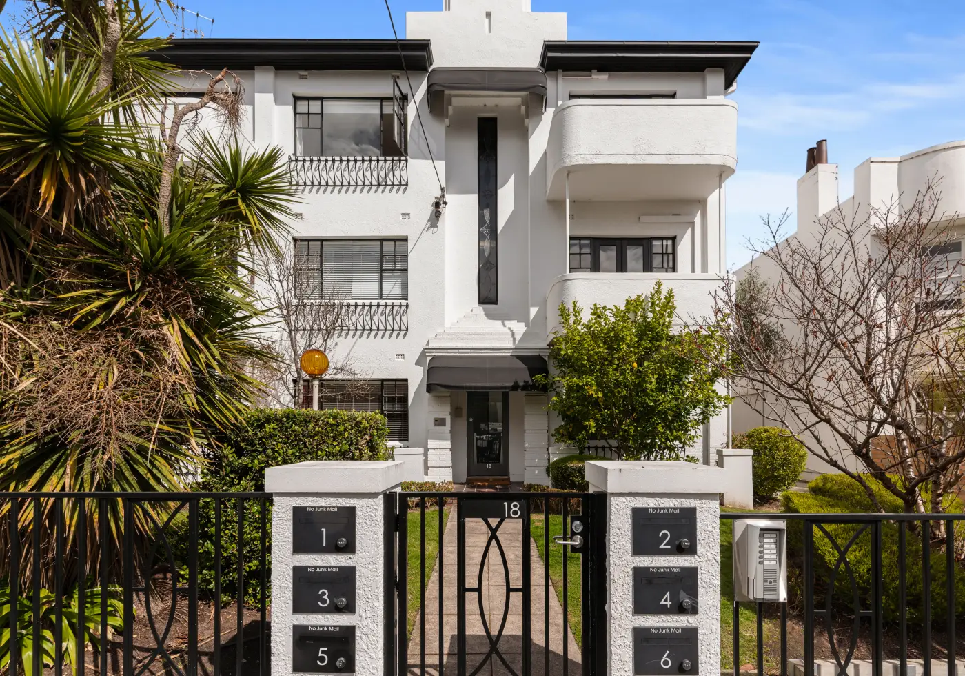 1/18 Ellesmere Road, Windsor, VIC, Windsor - Thumbnail 2