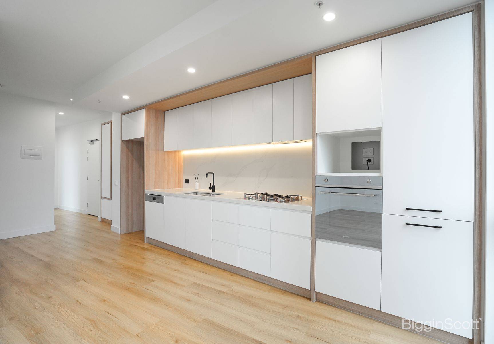 708/9 Williamsons Road, Doncaster VIC 3108