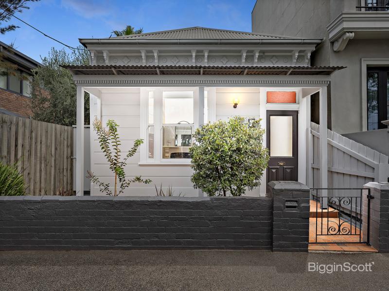 STYLISH VICTORIAN WITH AN ENVIABLE LIFESTYLE