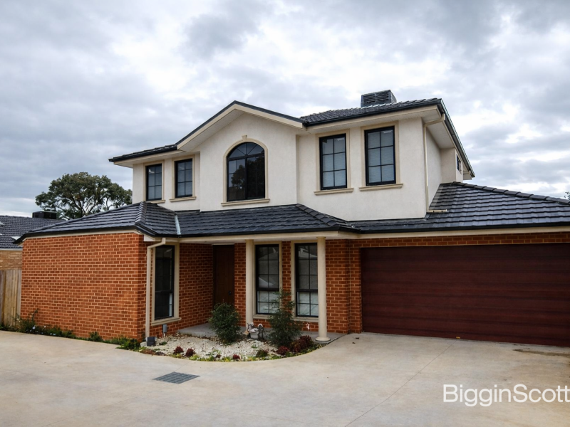 Spacious & Modern 5-Bedroom Townhouse