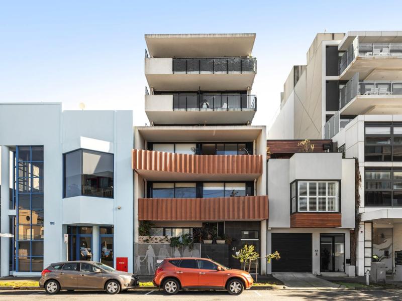 Light filled living in a prime beachside pocket