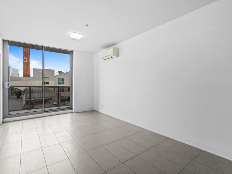 Private Setting in Vibrant Locale