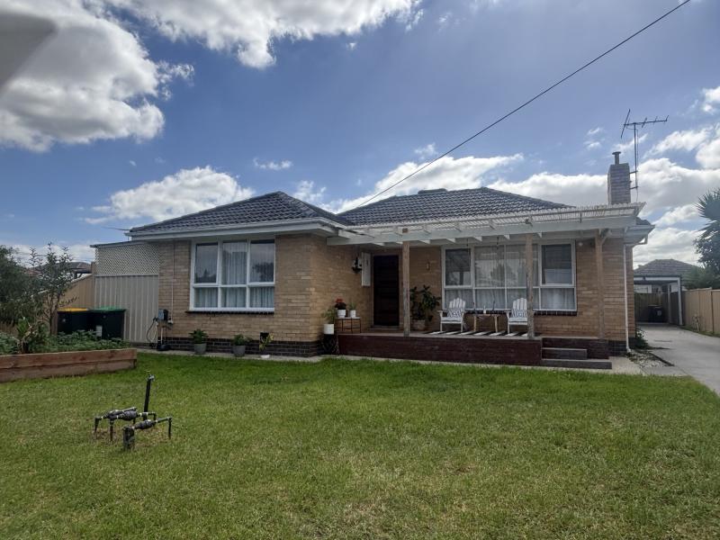 Easy Living in the Heart of Deer Park