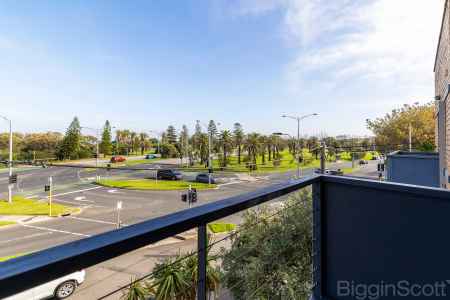 Light Filled Beachside Beauty with Iconic Views