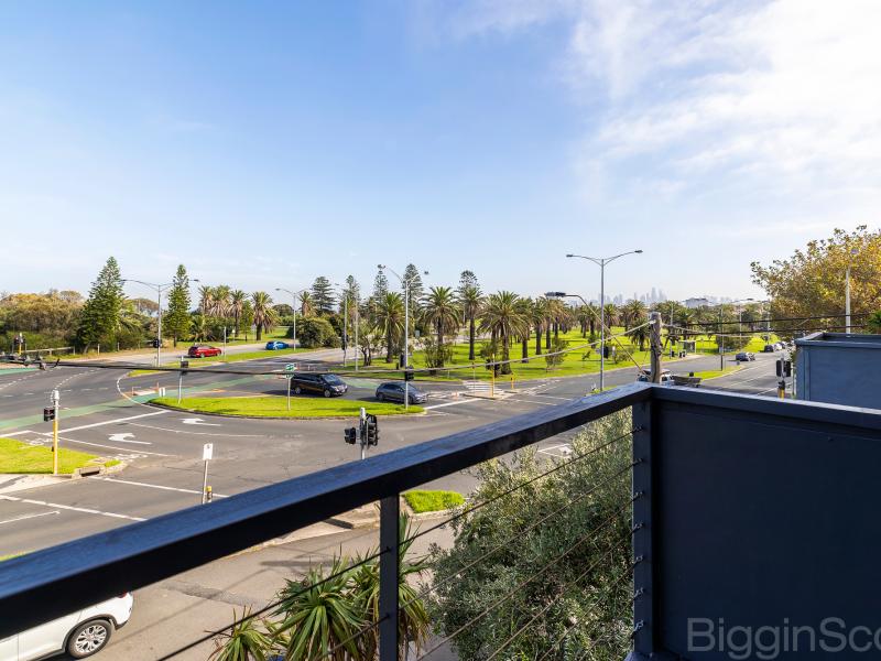 Light Filled Beachside Beauty with Iconic Views