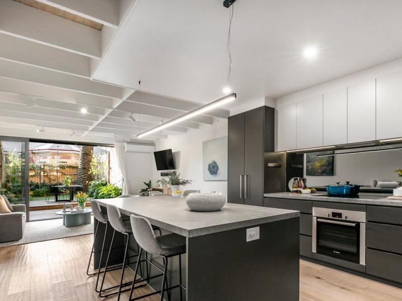 Stylish & Convenient Townhouse Living in the Heart of Elsternwick