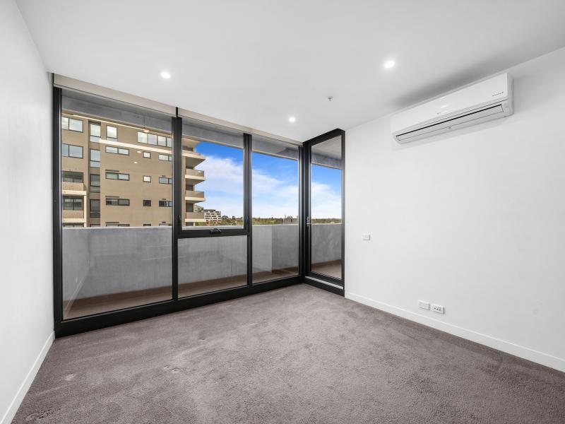 Apartment for Lease in Elsternwick Prime Location, Modern Comfort