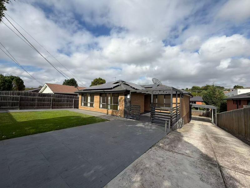 Fully Renovated House in East Doncaster School Zone