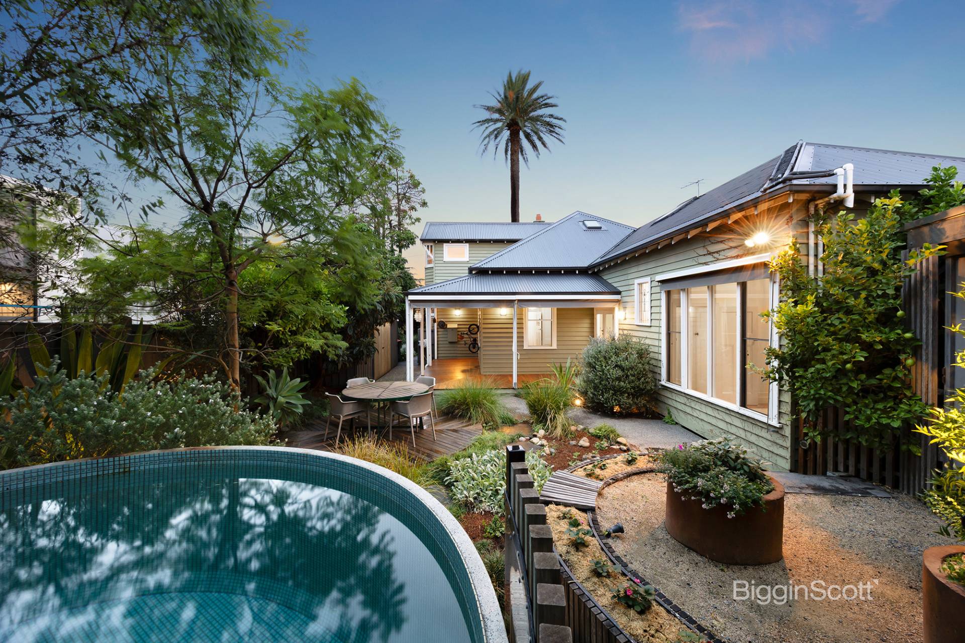 12 Park Avenue, Richmond - Image 1