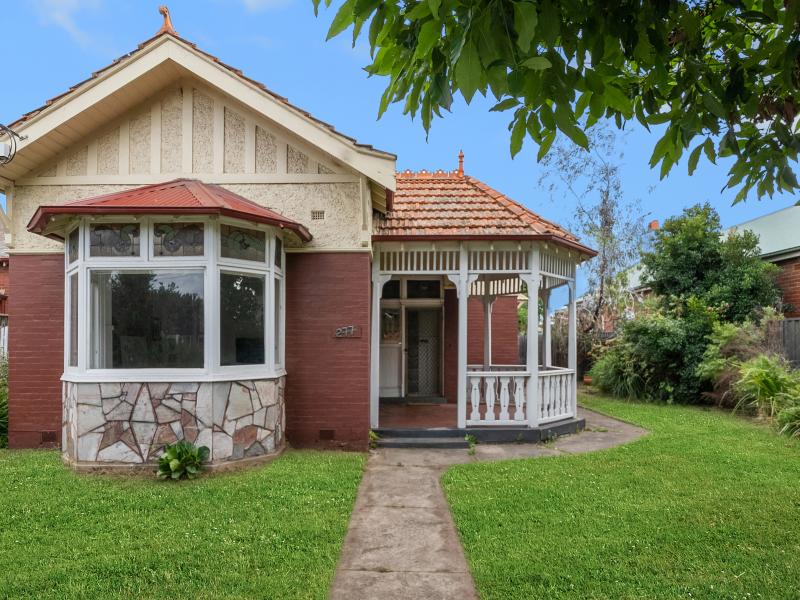 Charming Edwardian Home with Planning Permit For Rear Dwelling