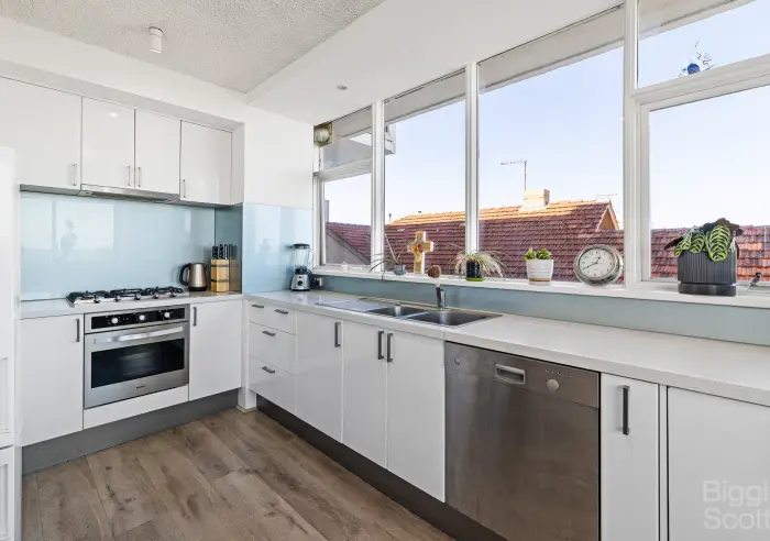 2A/12 Marine Parade, St Kilda, VIC, St Kilda - Thumbnail 5