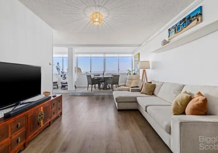 2A/12 Marine Parade, St Kilda, VIC, St Kilda - Thumbnail 3