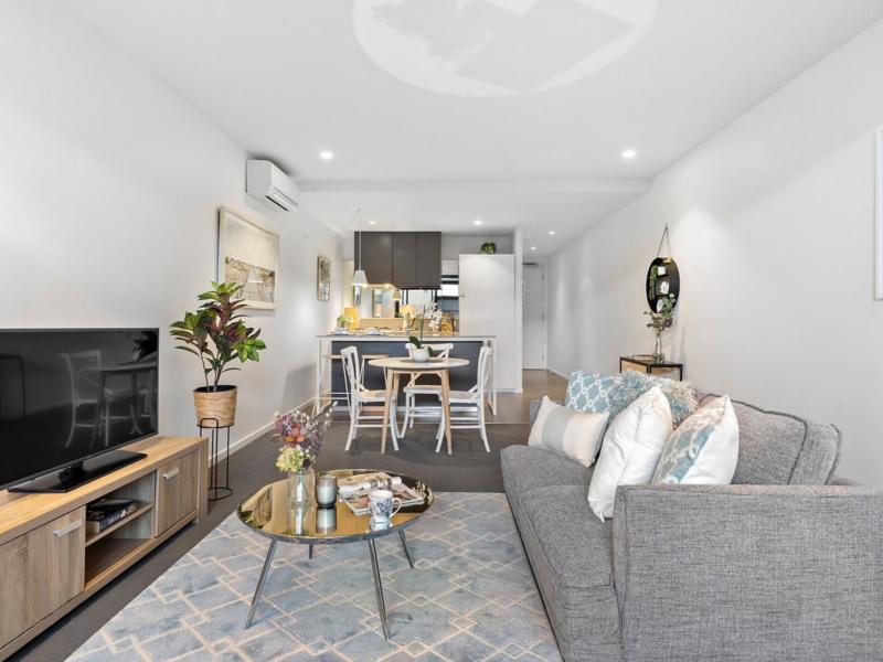 SLEEK INNER-CITY LIVING WITH ENTERTAINER'S TERRACE