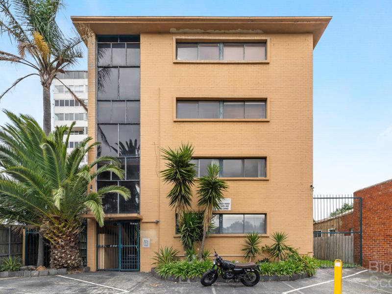 ELEVATED ONE BEDROOM OPPOSITE THE BEACH!