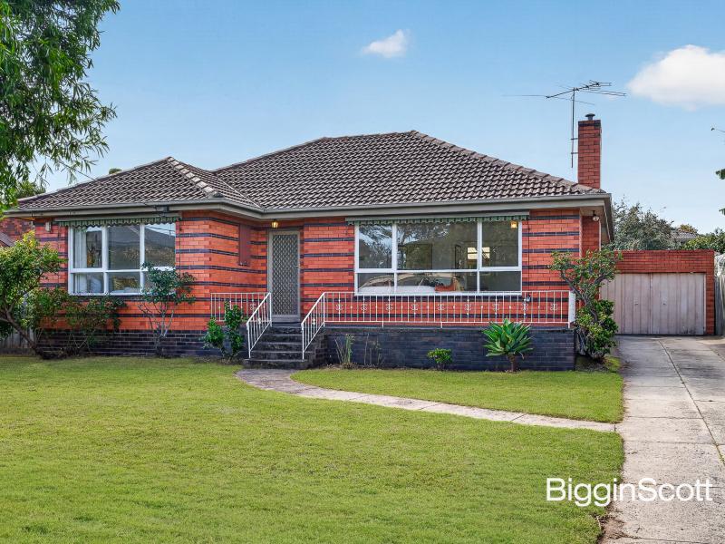 THE PERFECT GLEN WAVERLEY STARTER WITH CLASSIC CHARM AND A MODERN FEEL!