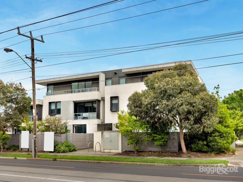 This well-appointed ground floor apartment can be your next home.