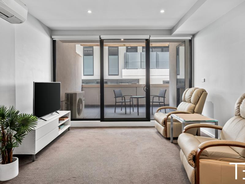 Auburn Village Living with Sunlit Space & Style