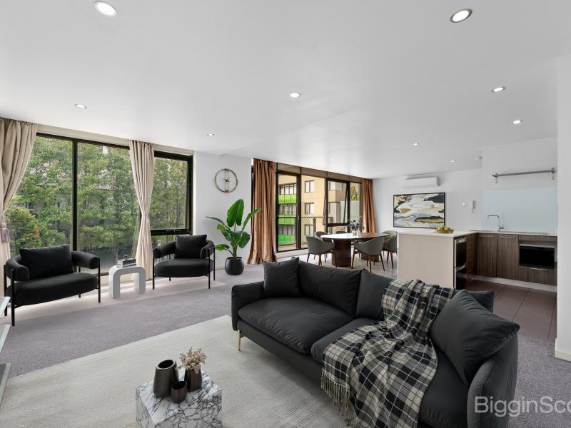 Spacious Light-filled Townhouse in Highly Desirable Location