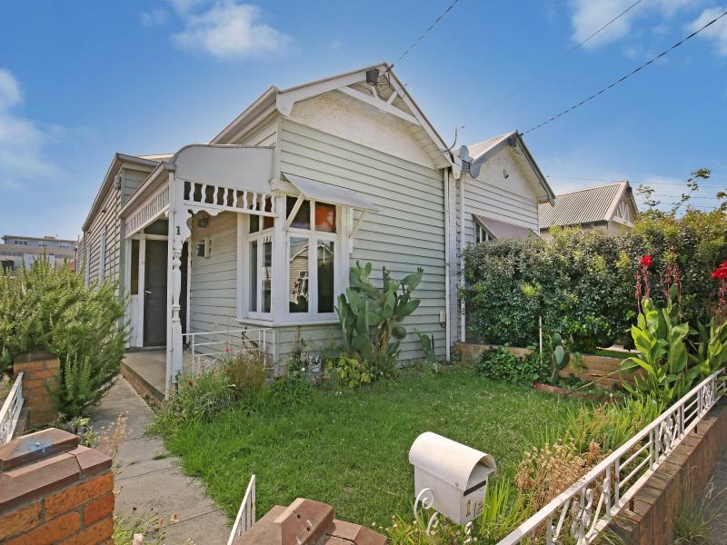 Perfectly Located 2 Bedroom Period Residence in the heart of Northcote! 