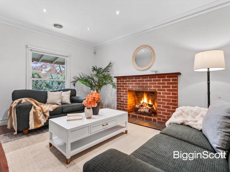SINGLE LEVEL COMFORT WITH SURPRISING SPACE AND STYLISH INTERIORS!