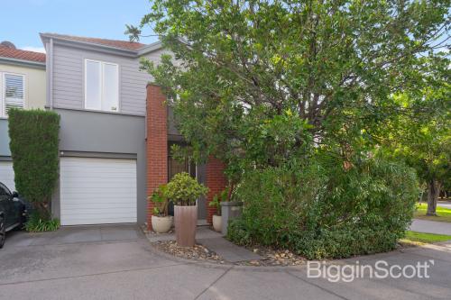 Relaxed Living in a Quiet Mews Setting - BigginScott