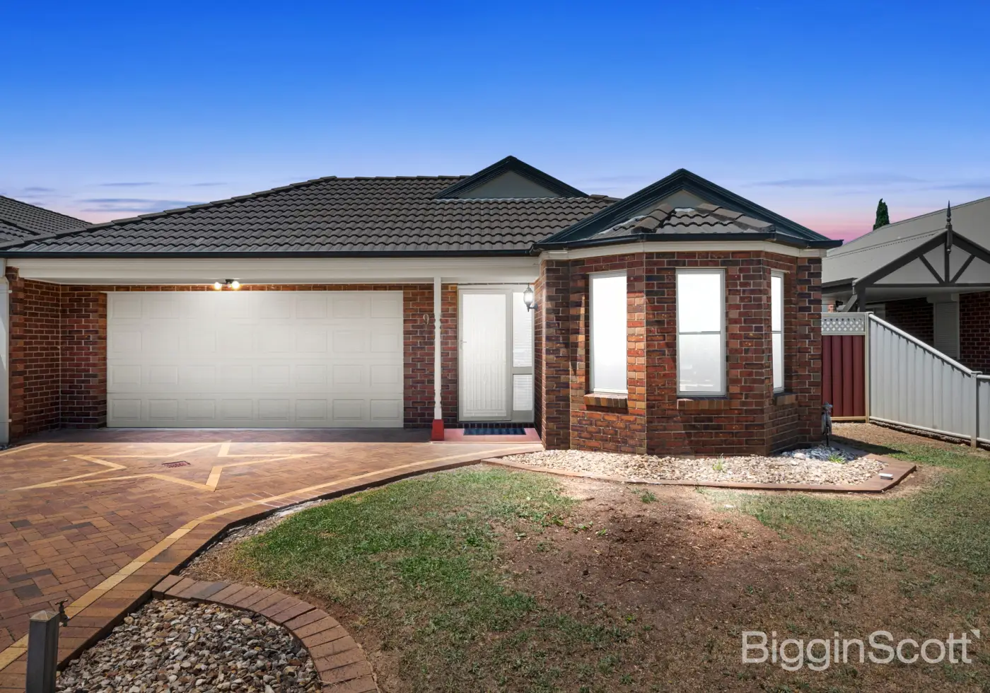 9 Netherton Place, Caroline Springs, VIC, Caroline Springs - Thumbnail 2