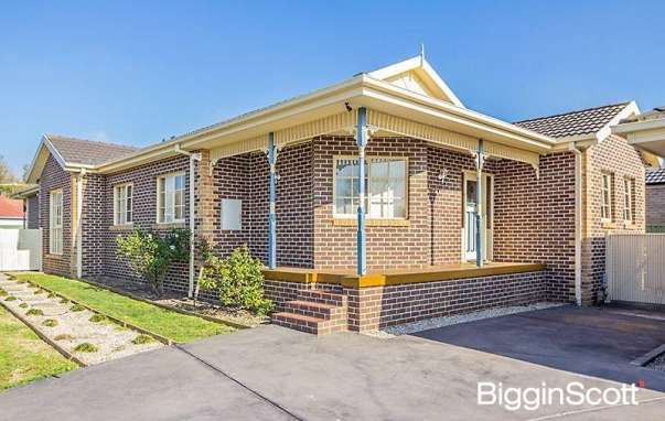 6 Gallop Close, Cranbourne East, VIC