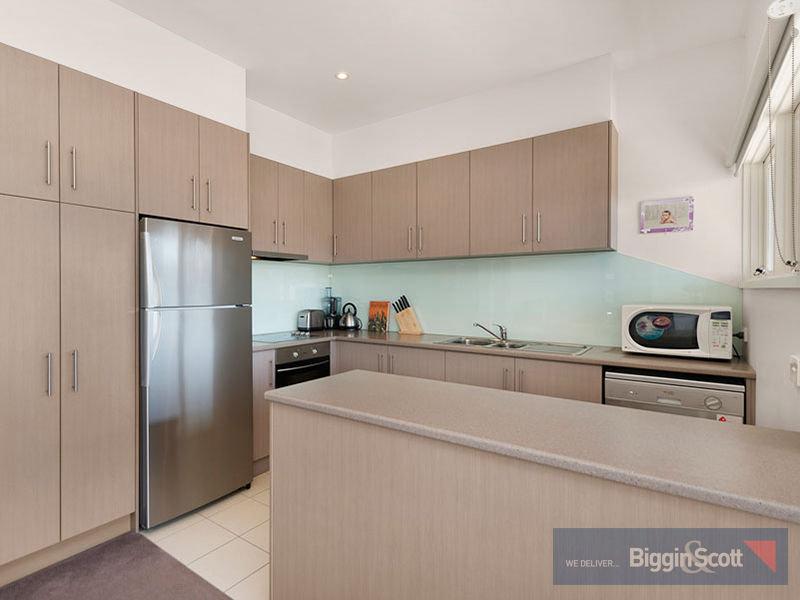 MODERN ONE BEDROOM ONE BATHROOM WALKING DISTANCE TO MCG