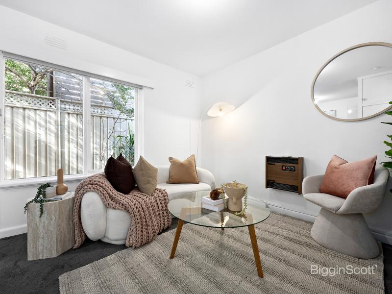 STYLISH INNER-CITY APARTMENT IN A PRIME RICHMOND LOCALE