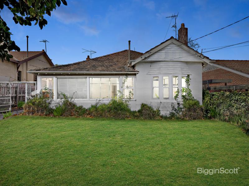 GRAND PERIOD HOME ON MASSIVE LAND