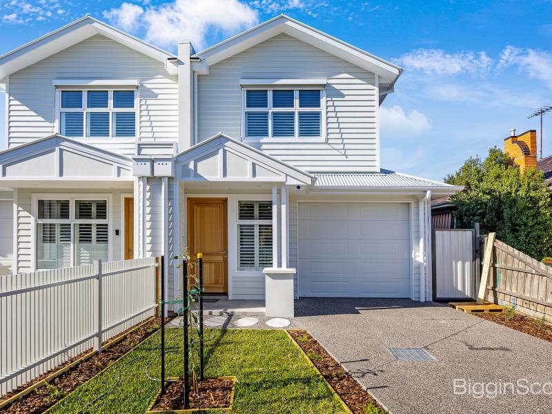 Exquisite Large Four Bedroom Townhouse in the Heart of Altona North!