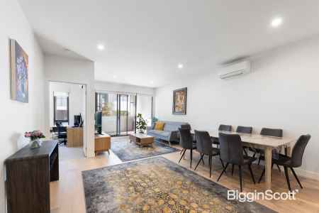 Stylish Lifestyle Living Opposite The Pines in Elite School Catchments (108 sqm2).