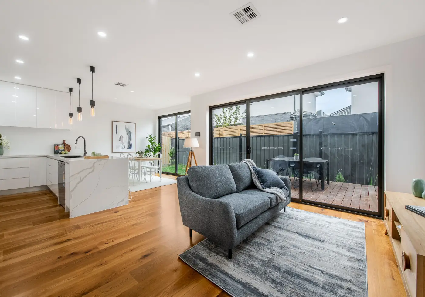 2/42 Rosshire Road, Newport, VIC, Newport - Thumbnail 2