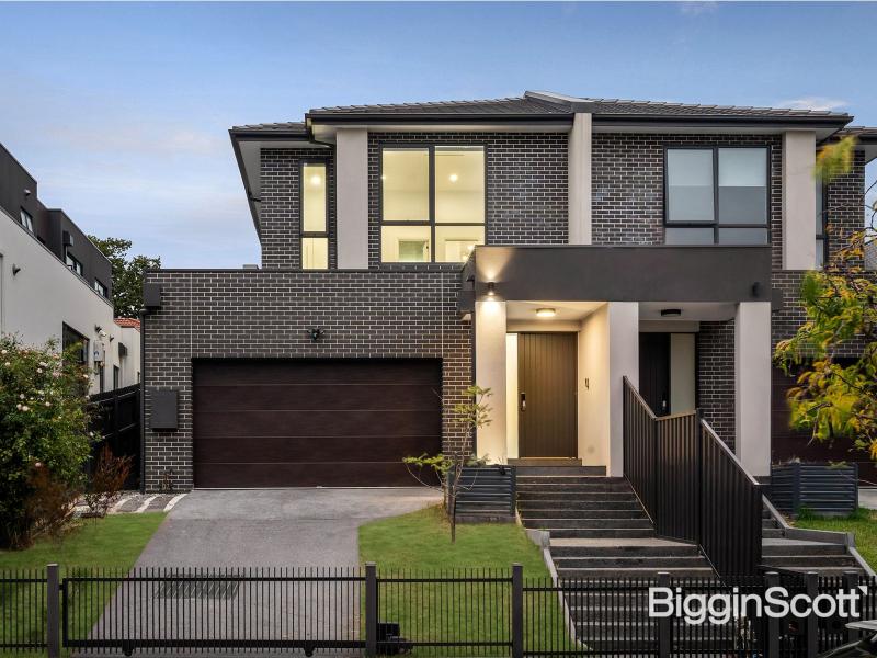 Luxury and Sophistication Steps from East Doncaster Secondary