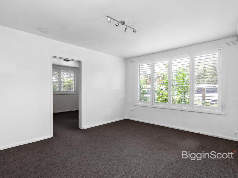 Light-Filled One-Bedroom Gem in Prime Richmond Location