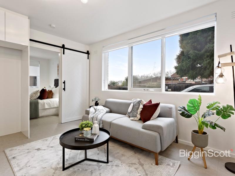 RENOVATED GROUND FLOOR APARTMENT IN BOUTIQUE BLOCK!