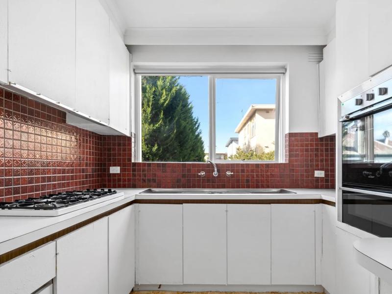 Spacious Apartment Offering Comfort and Convenience