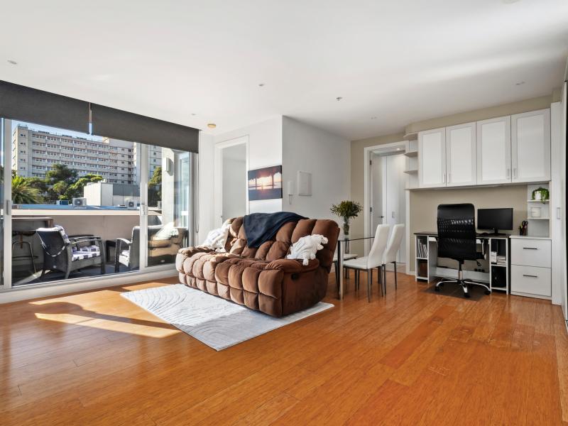 North Facing Prahran Living in a Connected Lifestyle Pocket