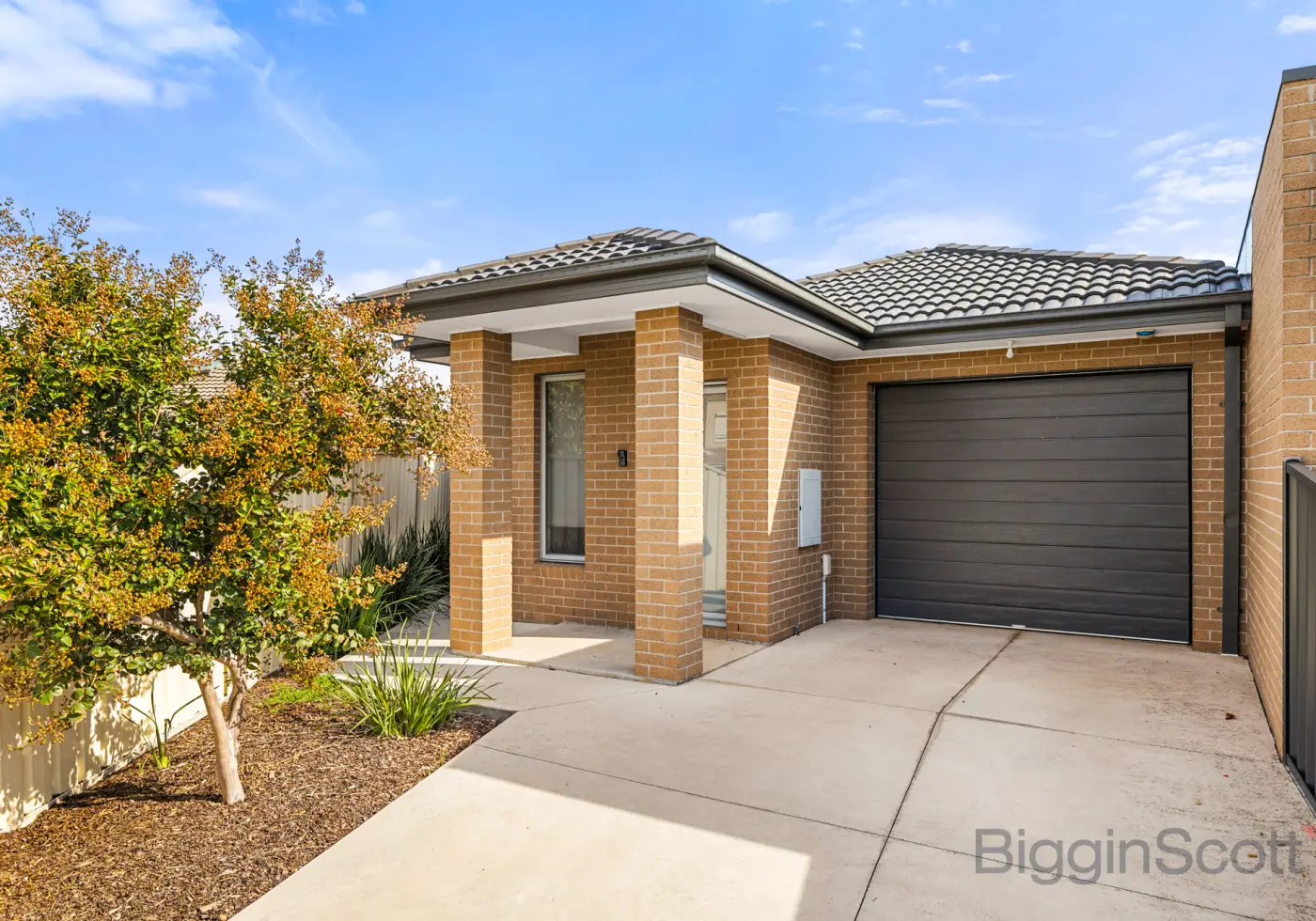 4 Wilmot Drive, Delahey, VIC, Delahey - Thumbnail 2